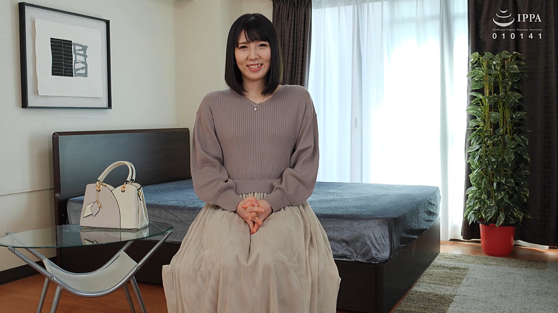 和泉亮子　初撮り下着姿 荻原真琴 30歳 (初脱ぎ・デビュー作/専業主婦/山梨県在住)│熟女動画を見るならソクヨム