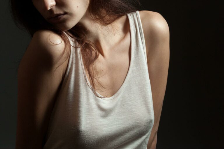 乳首で感じるようになりたい！オーガズムしちゃう触り方や方法を解説