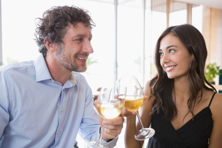 枯れ専の意味とは？おじさま好き女子の心理や年上の魅力で落とす方法を解説