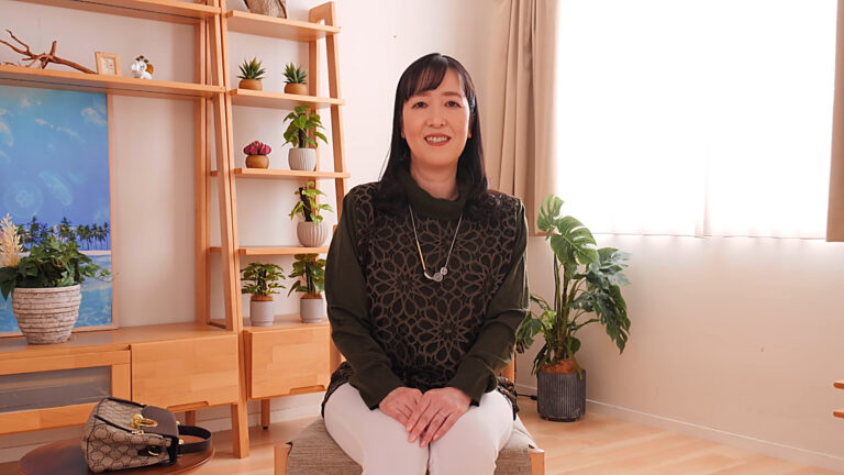 成田かなこ 55歳 (初脱ぎ・デビュー作/専業主婦/港区在住)